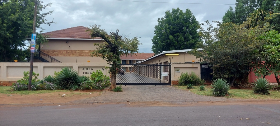 2 Bedroom Property for Sale in Oos Einde North West